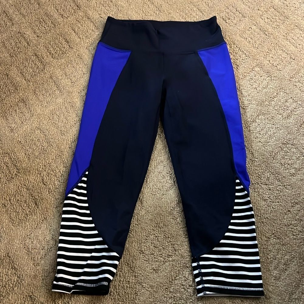 Athleta High Rise Color Block Capri Leggings – Size Small